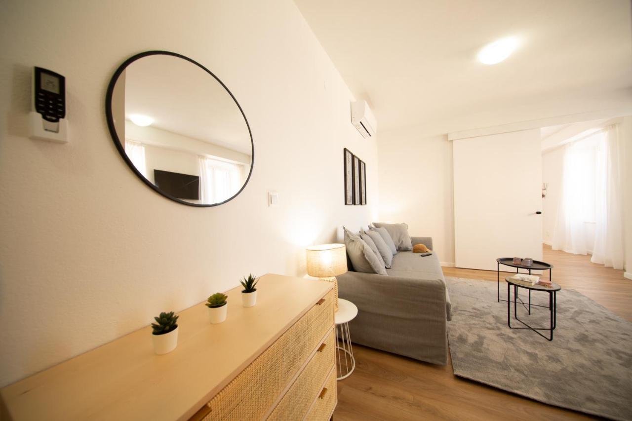 Central Seaside Residence Віс Екстер'єр фото