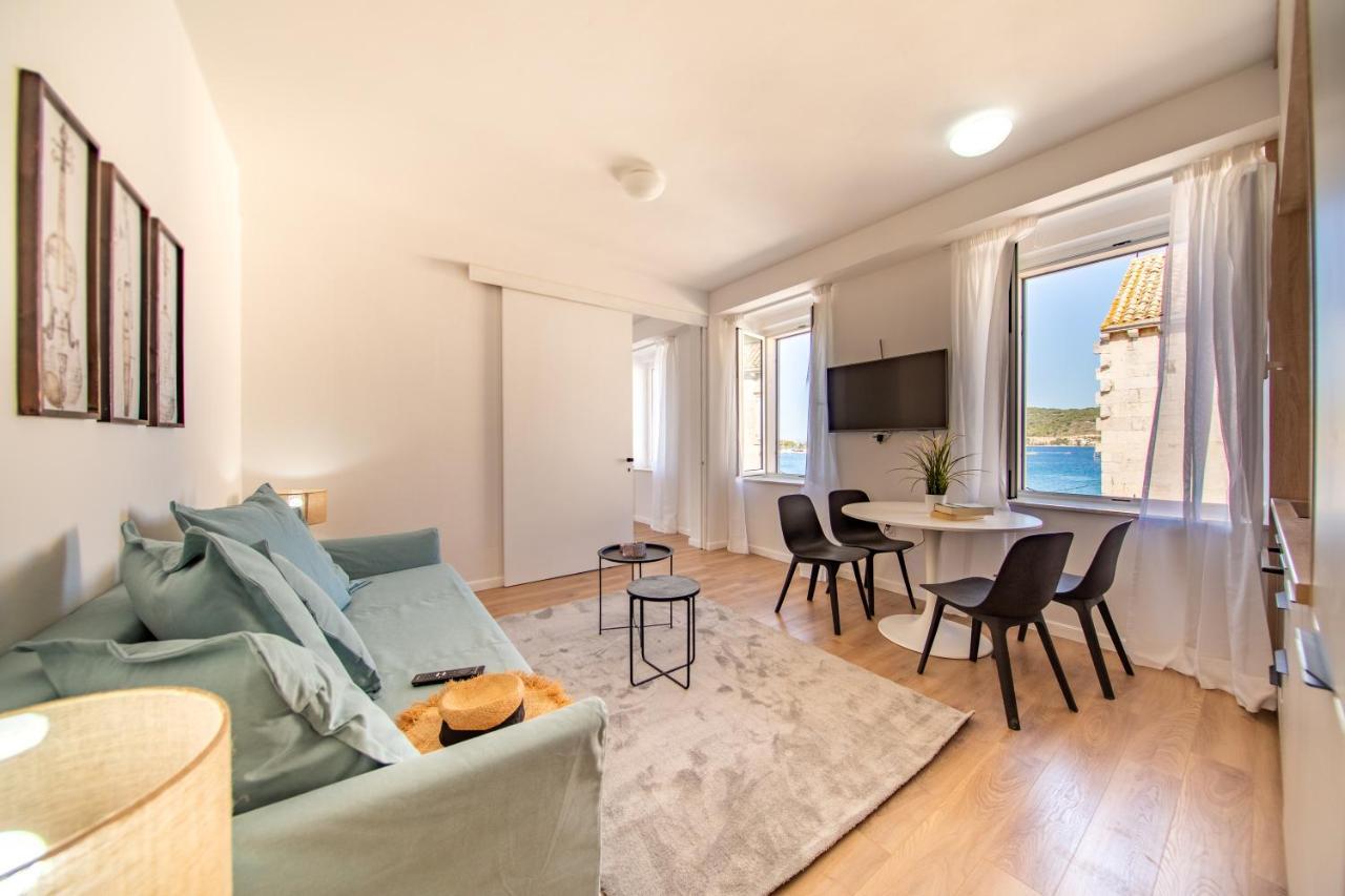 Central Seaside Residence Віс Екстер'єр фото