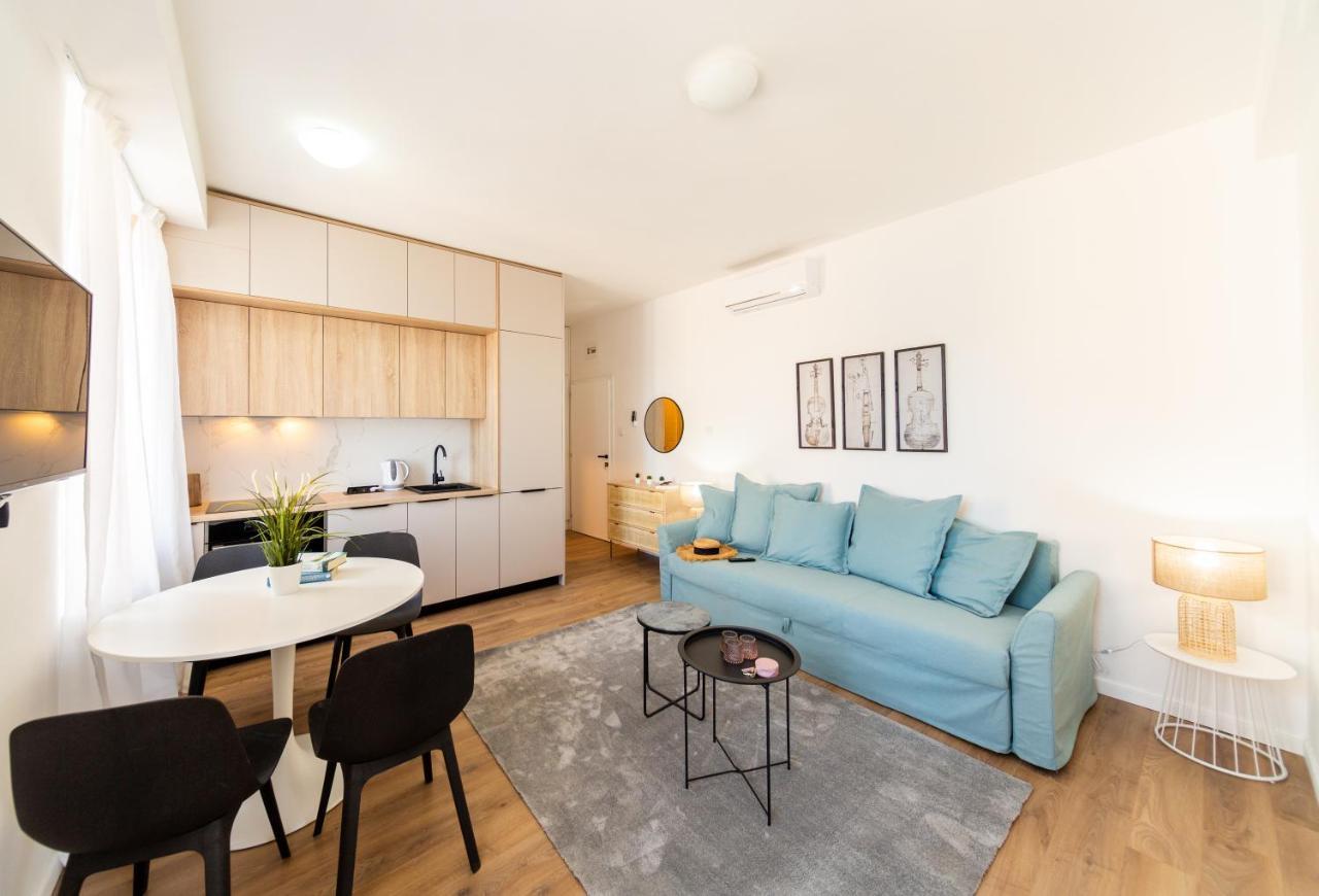 Central Seaside Residence Віс Екстер'єр фото
