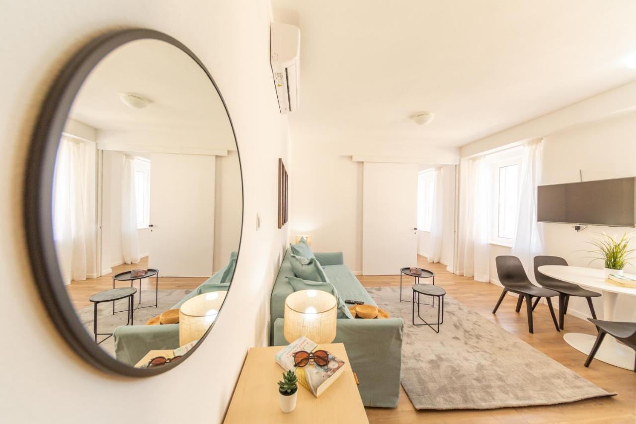 Central Seaside Residence Віс Екстер'єр фото