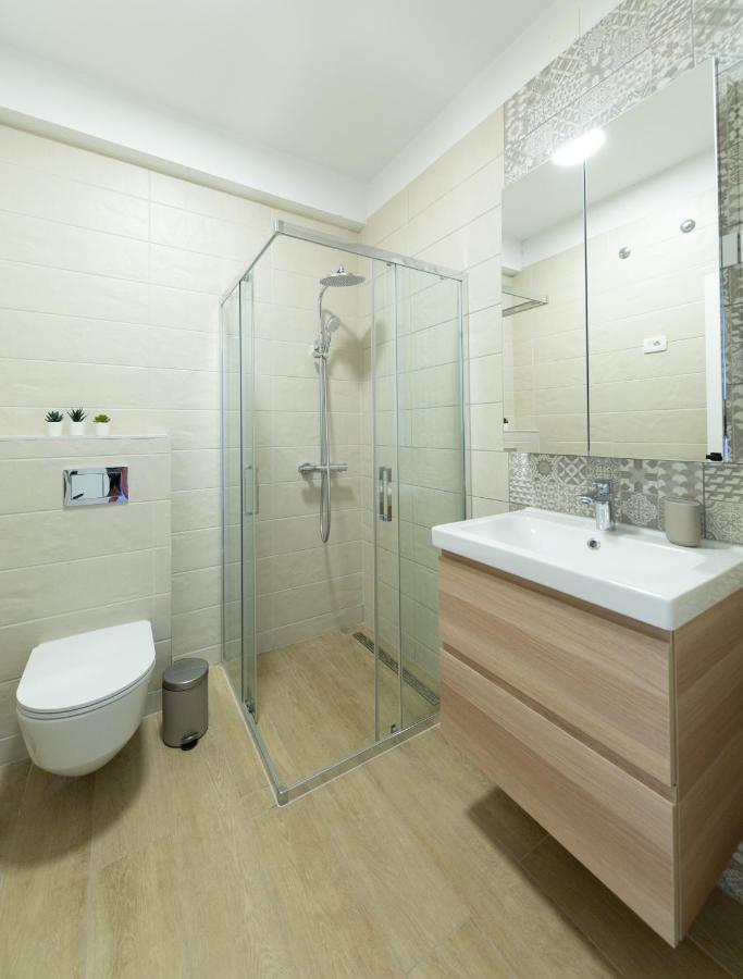 Central Seaside Residence Віс Екстер'єр фото